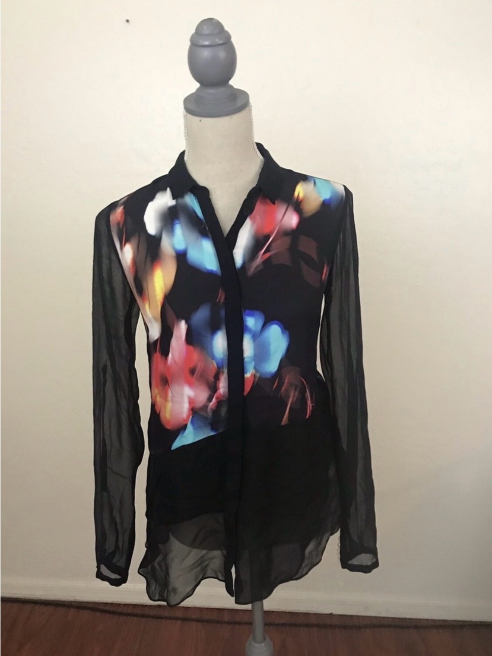 Elie Tahari Black Sheer Floral-Print Button Front Blouse